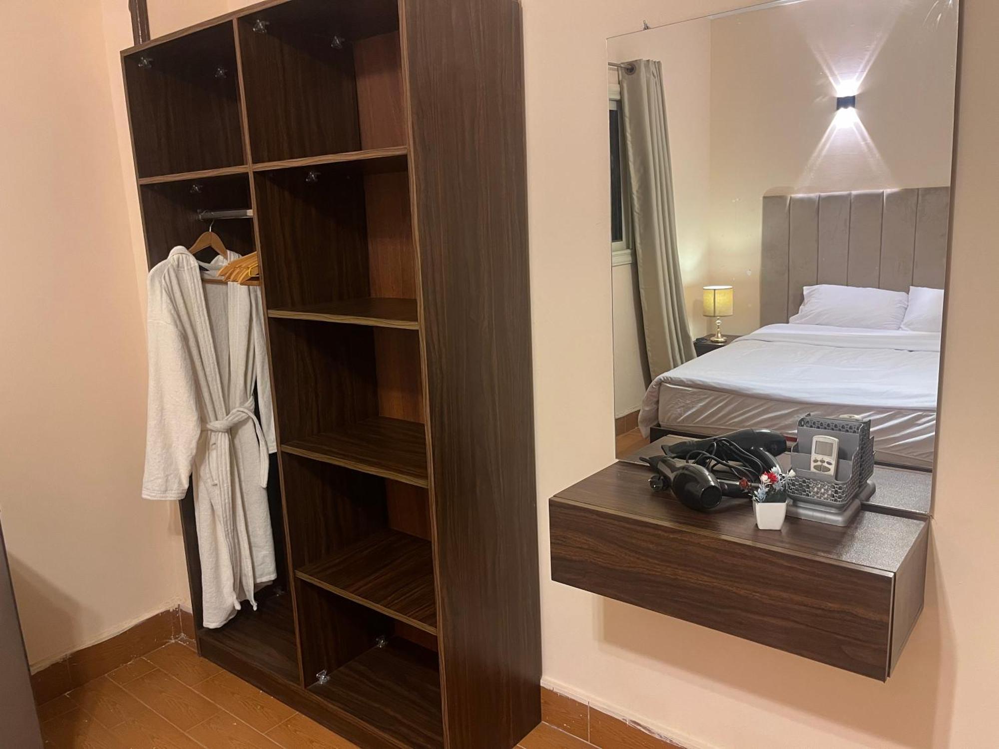 Badr Pyramids Inn Nazlet el-Sîsi Екстериор снимка