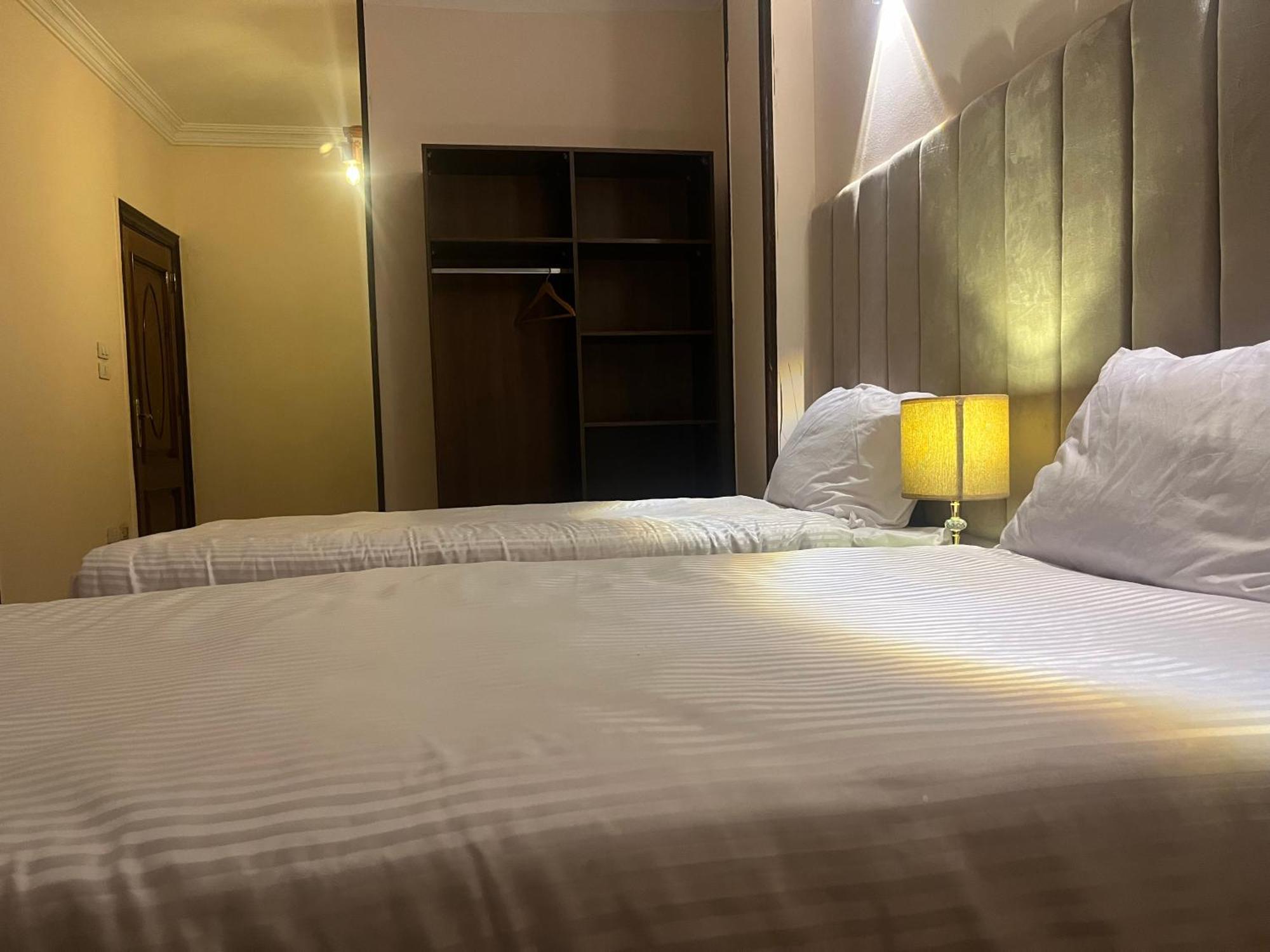 Badr Pyramids Inn Nazlet el-Sîsi Екстериор снимка
